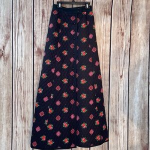 Vintage Black Buttoned Quilted Skirt w/Pink Rose Floral pattern & Purple Lining